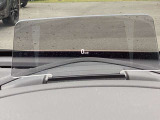 運転視界の遠方上方に虚像を投影することで前を見ながら情報の視認ができます。本当にドライバーが必要な情報を適切に伝え、楽しんで頂くことを考えた新世代装備です。※虚像は1.5m前方に浮かぶイメージです。
