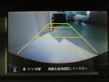バックをするとき自動でリアの様子が映る『リアカメラ』付き!ナビ画面で確認しながらバックができ、ガイドラインで距離感がつかめるので後ろの壁も安心ですね。でも、周りへの目視も忘れないでくださいね!