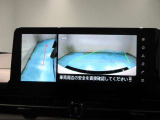 左サイドカメラとフロントカメラ運転席から死角となりやすい車両左前部分や前方もバッチリ見えます