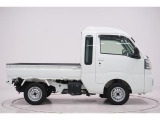 県内13店舗にて常時500台以上ダイハツ車を展示中です。見て、触って、納得のいく一台をぜひ見つけてください。
