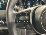 ステアリングにオーディオ操作スイッチが付いています。オーディオ画面に直接タッチしなくても操作が出来ますので、運転に集中できます。