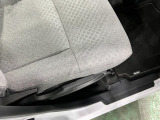 痛みの出やすい運転席シートの角、フロアマット、座面、ともに良好です
