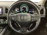 ハンドルにHondaセンシング系のクルーズコントロールやレーンキープアシストなどのスイッチと、オーディオの操作スイッチが装備されています。ハンドルから手を離さず安全に操作できます。