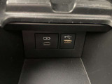 こちらのクルマはUSB接続コネクタも装備されています♪スマホの充電などにお使い下さい。ご旅行中での充電切れも、これなら心配いりませんね!