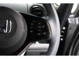 Hondaセンシングの機能のひとつ、アダプティブクルーズコントロール付!アクセルから足を離しても設定したスピードと前車との車間を保ち走行してくれます!車線維持もアシスト☆高速道路で疲労軽減ですね☆