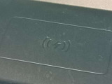 【ワイヤレスデバイスチャージング】スマホを置くだけで充電できる手軽さが魅力のワイヤレスチャージャー。快適さとスマートさを両立したおすすめアイテムです。