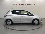 【まるごとクリーニング】シートを取り外し、車内を徹底洗浄。隅々まで丁寧に仕上げています。