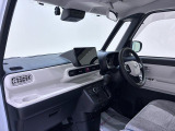 ダイハツのお店では、ダイハツ車を知り尽くしたプロフェッショナルが、専用の診断機器を使って各システムを点検しております。