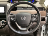 ハンドルにHondaセンシング系のクルーズコントロールやレーンキープアシストなどのスイッチと、オーディオの操作スイッチが装備されています。ハンドルから手を離さず安全に操作できます。