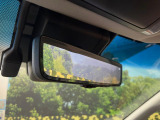 【デジタルインナーミラー】後席の大きな荷物や同乗者で後方が確認しづらい時でも安心!カメラが撮影した車両後方の映像をルームミラー内に表示。クリアな視界で状況の確認が可能です!