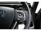 Hondaセンシングの機能のひとつ、アダプティブクルーズコントロール付!アクセルから足を離しても設定したスピードと前車との車間を保ち走行してくれます!車線維持もアシスト☆高速道路で疲労軽減ですね☆