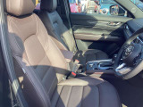 マツダは運転手中心の車つくりを行っております。上部に視認ゾーン、手が届く位置に操作ゾーンを配置し、運転に集中できるコックピットを演出しております☆