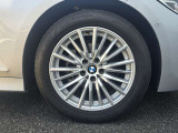 右前フロント 225/50R17