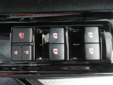 もちろん全席パワーウインドー付。運転席から操作できて便利です。