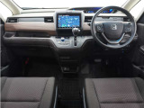 ◆視界広々で非常に運転しやすくロングドライブでも疲れを感じさせないすっきりとまとまったインパネ周りです。