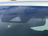 【トヨタセーフティセンス】走行中に前方の車両等を認識し、衝突しそうな時は警報とブレーキで衝突回避と被害軽減をアシスト。より安全にドライブをお楽しみいただけます。