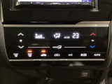オートエアコンがついてますので、お好みの温度をセットするだけで風の強さや風量を自動で調整します。スイッチも簡単操作で快適に過ごせます。