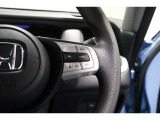 Hondaセンシングの機能のひとつ、アダプティブクルーズコントロール付!アクセルから足を離しても設定したスピードと前車との車間を保ち走行してくれます!車線維持もアシスト☆高速道路で疲労軽減ですね☆