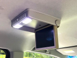 【フリップダウンモニター】大画面モニターで後席でもエンタメをお楽しみいただけます。小さなお子様にも大人気の装備です♪