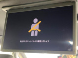 【14型有機ELフリップダウン】三列目からでも迫力のエンタメが観れる大画面フリップダウン。有機ELのモニターでは、一般的なフリップダウンよりも高コントラストでキレイな映像を楽しめます。