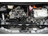 エンジンルームの樹脂部分は丁寧に磨いてツヤをだしています。当社の中古車のエンジンルームクリーニングはとても自信があります★