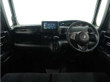 ◆視界広々で非常に運転しやすくロングドライブでも疲れを感じさせないすっきりとまとまったインパネ周りです。