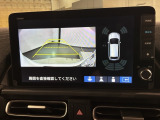 リバースギアに入れるだけで後方の表示へ切り替わります。夜間や雨の日の駐車も楽になりますよ。