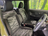 運転席まわりには十分なスペースがあり、大柄な方でもゆったり運転していただける環境です。