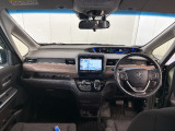 見通しの良い運転席回りとなっておりますので安心して運転をして頂けます!窓が大きいので明るく開放的な室内です