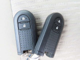 カギを取り出す手間がなく施錠開錠・エンジン始動ができる便利なスマートキーです!荷物で手がふさがっていたり、雨天時にも役立ちます☆