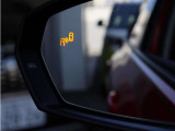 ブラインドスポットモニター搭載で、車線変更時の安全確認をサポートします。