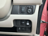 運転席にシートヒーターが付いています。