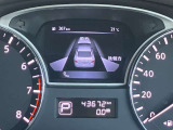 スピードメーター上に運転をサポートする様々な情報を表示してくれます。