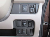 ☆衝突被害軽減ブレーキ日産エマージェンシーブレーキ、プッシュエンジンスタート&スマートキー、横滑り防止機能、燃費貢献アイドルストップ機能などが付いてます