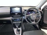 運転席周りのレイアウトをご覧ください。ナビゲーションが綺麗に装着されすっきり収まってますね!