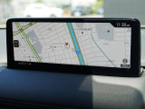 マツダコネクトの10.25インチワイドセンターディスプレイです。『Android Auto』『Apple CarPlay』や独自のコネクテッドサービスに対応したインターフェイスシステムです。