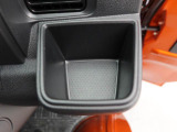 カップホルダーは運転席や助手席からちょうど手の届く位置です!!
