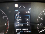 【レーントレーシングアシスト】車線の中央を走行するために必要なステアリング操作の一部を支援してくれます。白線が見えづらい場合でも、先行車を追従してステアリング支援をしてくれます。