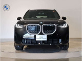 【キドニーグリル】BMWは約90年もの間、ほぼ全ての車両にひと目でBMWだと分かるこの特徴的なフロントグリルが備えられ、デザイン・アイコンとして親しまれてきました。