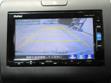 バックカメラの画像です。ガイドラインがスムースな車庫入れをサポートいたします。車庫入れの安心感がアップしますね。