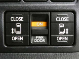 両側パワースライドドア付きだから、狭い駐車スペースなどでの 乗り降りラクラク!小さなお子さまのいるご家庭には嬉しい装備。