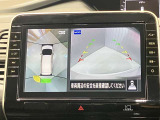 【アラウンドビューモニター】車を上から見下ろしているかのような映像で周囲の状況がひと目で確認、狭い駐車場に駐車するときも安心です♪