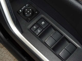 電動格納式ドアミラー・パワーウインドウを装備しています。