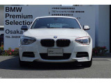 BMWの代名詞の【キドニーグリル】グリルが腎臓のように見えるので【キドニー】と呼ばれるようになりました。一目見ただけでBMWであると認識できる確固たるアイコンとして存在感を放ちます。