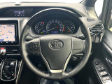 【純正革巻きステアリング】上質な革を使用することで、手にしっかり馴染みとても運転しやすいハンドルです♪
