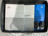 スマートキーは鍵をバッグに入れたままでもドアロックの開閉やエンジンのON・OFFができます。夜間や雨の日も鍵を探さなくて良いので便利です。