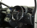高級感のある運転席回り♪乗っていて落ち着けるデザインです。もちろん使い勝手もとても良いです。