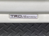 【TRDエアロ】人気のTRDエアロを装備!クルマの外観がよりスタイリッシュになり、街中で存在感あふれる1台に♪将来買い替える時にもリセールに影響しやすく、価値ある人気の装備です!