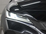 「アダプティブハイビームシステム(AHS)」が装備。LEDの配光範囲を細やかに制御し、先行車や対向車に光が当たる部分だけを自動的に遮光するので、ハイビームでの走行頻度がより向上します。