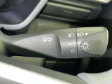 【オートライト】車外の明るさに応じて、自動的にライトの点灯・消灯をしてくれます。